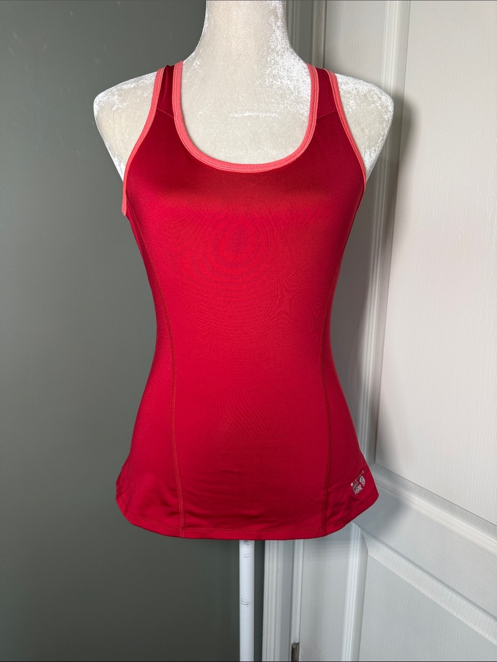 Mountain Hardwear Racerback Shelf Bra Tank Top Pink Red Medium Activewear